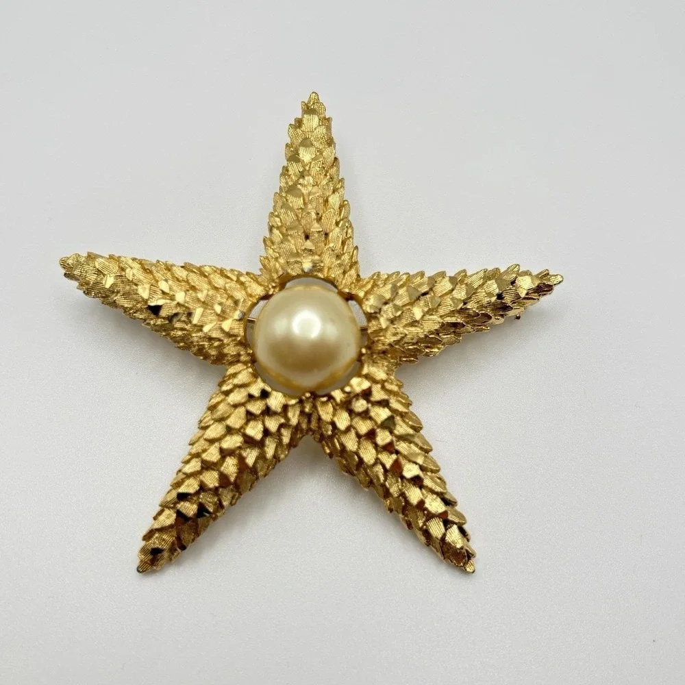 Vintage Capri Brooch Starfish Faux Pearl Goldtone Sea Star Beach Nautical Cruise